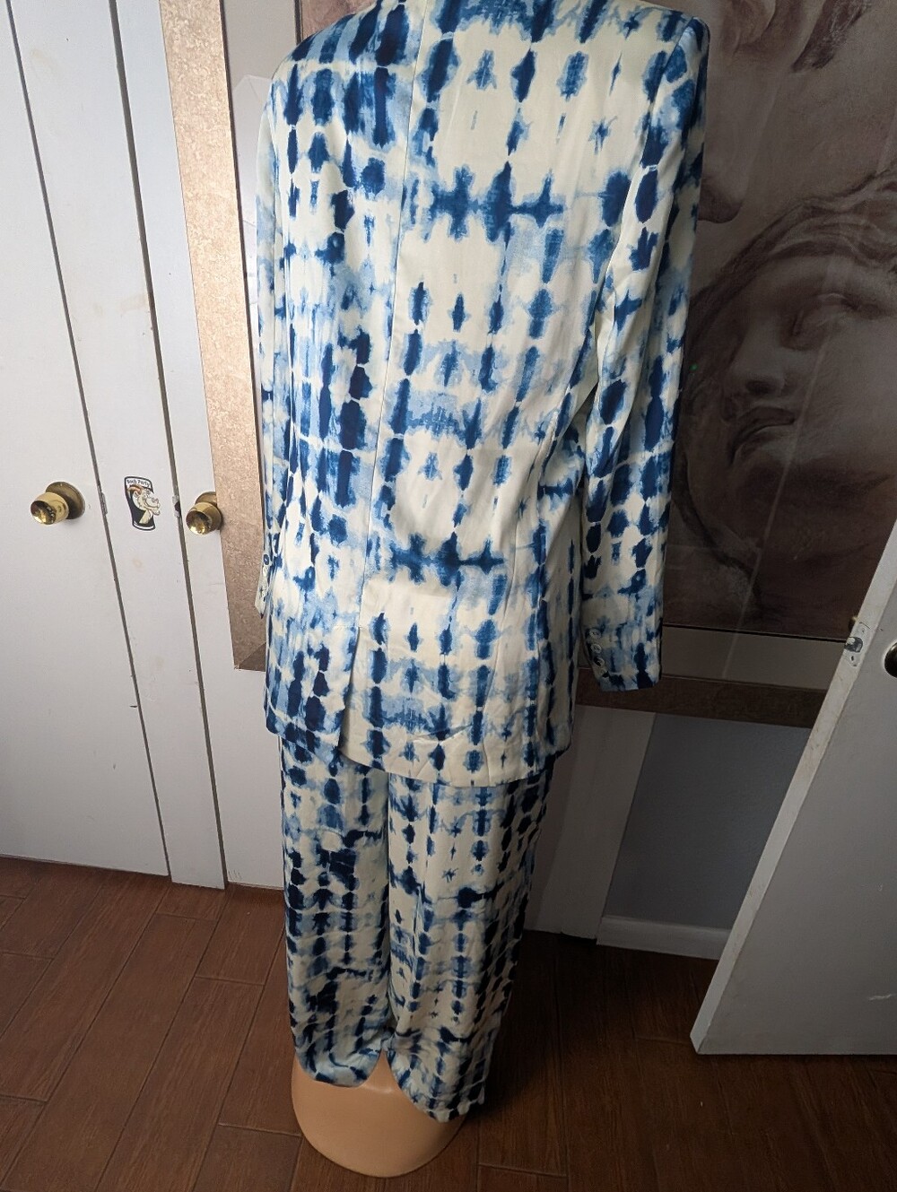 House of Harlow 1960 blue and white tie-dye satin blazer and pants set. Size M - Picture 6 of 10